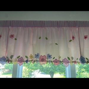 EUC Pottery Barn set of 4 window valances